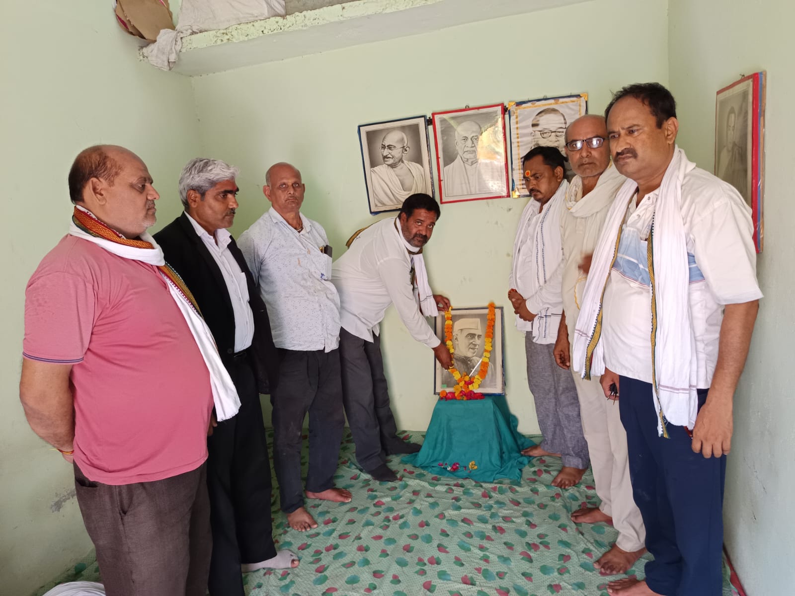 कांग्रेसियों ने मनाई पूर्व प्रधानमंत्री नेहरू की पुण्यतिथि