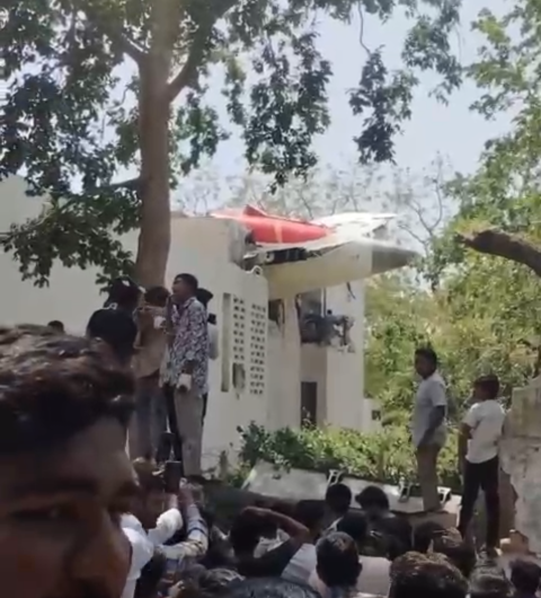 लंदन जा रहे एयर इंडिया का विमान अहमदाबाद में दुर्घटनाग्रस्त